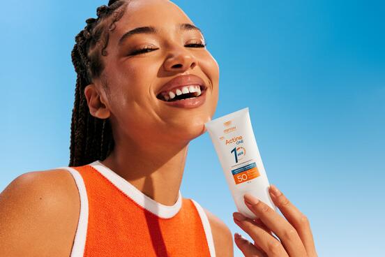 DW_SOLAR _ACTINE ONE _MODEL WITH THE PRODUCT _HD _JPG _BRAZIL