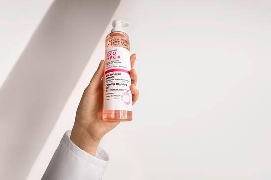 AD_EXOMEGA_FACE-CARE_CLEANSING-GEL_KIT-MASTER_HCP_FULL FRAME_11.2025