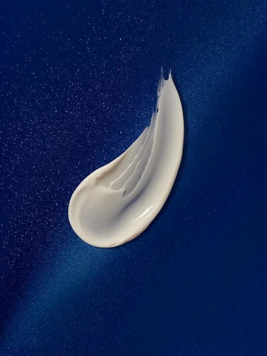 AD_EXOMEGA-CONTROL_NIGHT CREAM_TEXTURE_BLUE FUND_07.2024